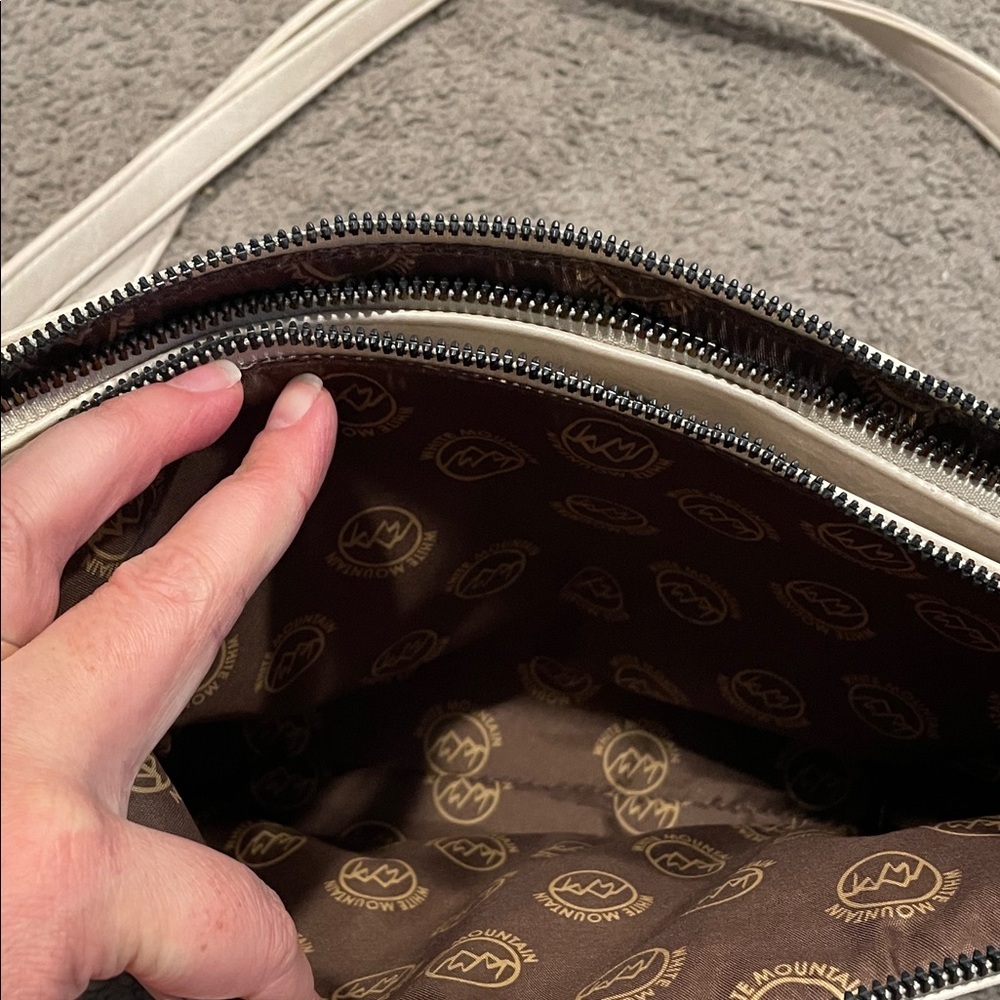 White Mountain Elegant White Shoulder Bag With Multiple Zipper Compartments NWOT - Picture 5 of 9